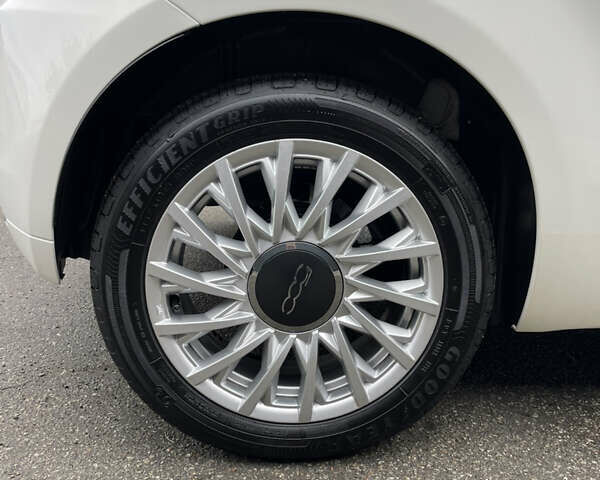 Белый Фиат 500, объемом двигателя 1.24 л и пробегом 7 тыс. км за 14700 $, фото 8 на Automoto.ua