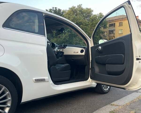 Белый Фиат 500, объемом двигателя 1.37 л и пробегом 158 тыс. км за 7400 $, фото 2 на Automoto.ua