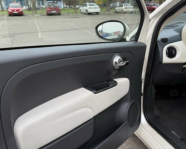 Белый Фиат 500, объемом двигателя 1.4 л и пробегом 68 тыс. км за 12000 $, фото 14 на Automoto.ua