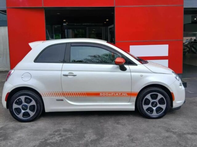 Білий Фіат 500, об'ємом двигуна 0 л та пробігом 84 тис. км за 4500 $, фото 3 на Automoto.ua