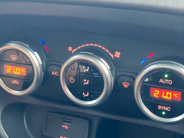 Белый Фиат 500, объемом двигателя 1.4 л и пробегом 103 тыс. км за 8299 $, фото 12 на Automoto.ua