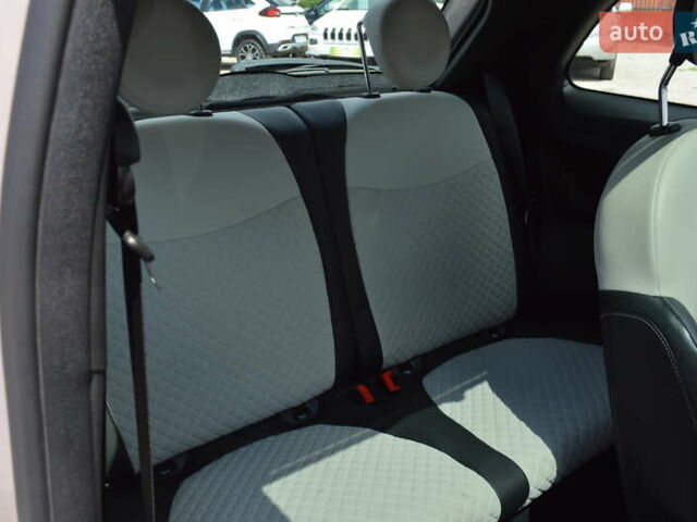 Бежевый Фиат 500, объемом двигателя 1.24 л и пробегом 36 тыс. км за 12800 $, фото 16 на Automoto.ua