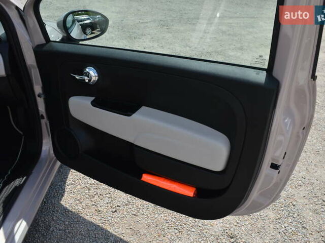 Бежевый Фиат 500, объемом двигателя 1.24 л и пробегом 36 тыс. км за 12800 $, фото 12 на Automoto.ua