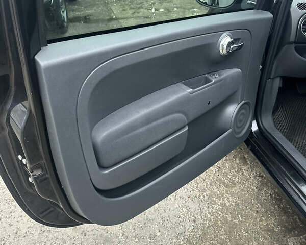 Черный Фиат 500, объемом двигателя 1.25 л и пробегом 133 тыс. км за 5700 $, фото 8 на Automoto.ua