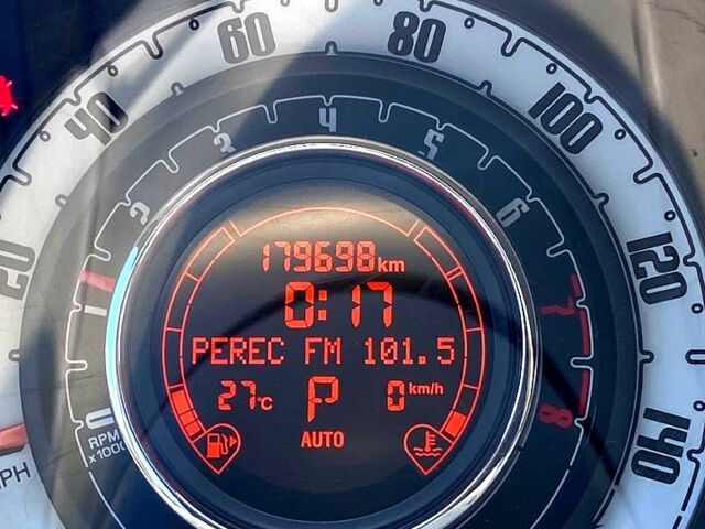 Черный Фиат 500, объемом двигателя 1.4 л и пробегом 180 тыс. км за 6400 $, фото 4 на Automoto.ua