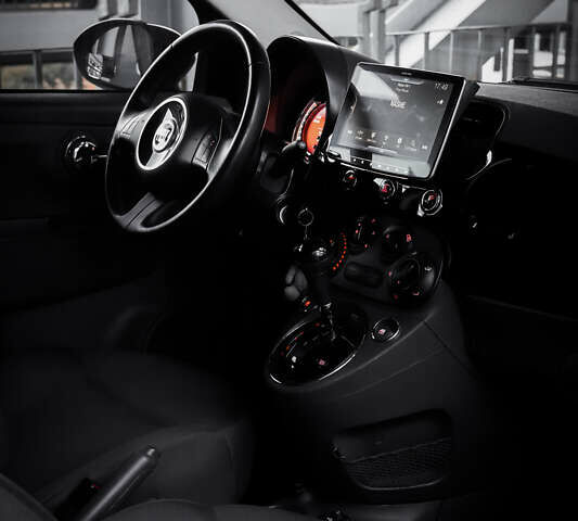 Черный Фиат 500, объемом двигателя 1.37 л и пробегом 114 тыс. км за 9500 $, фото 4 на Automoto.ua