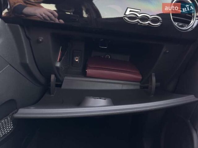 Черный Фиат 500, объемом двигателя 1.37 л и пробегом 95 тыс. км за 8900 $, фото 22 на Automoto.ua