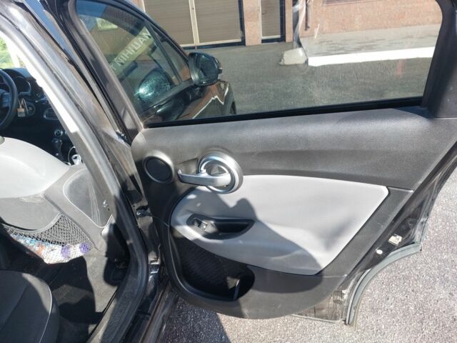 Черный Фиат 500, объемом двигателя 2.4 л и пробегом 83 тыс. км за 9900 $, фото 6 на Automoto.ua