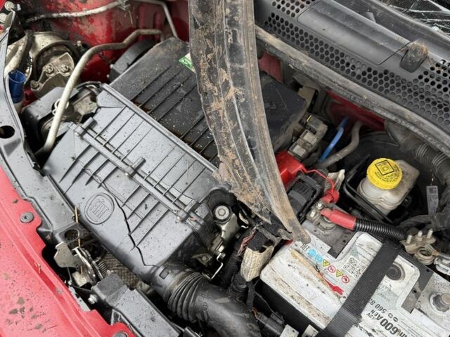 Красный Фиат 500, объемом двигателя 1.2 л и пробегом 95 тыс. км за 999 $, фото 1 на Automoto.ua