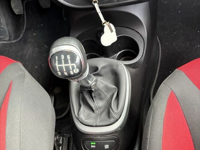 Красный Фиат 500, объемом двигателя 0.9 л и пробегом 95 тыс. км за 9499 $, фото 5 на Automoto.ua