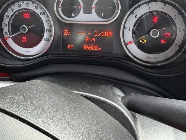 Красный Фиат 500, объемом двигателя 0.9 л и пробегом 95 тыс. км за 9499 $, фото 3 на Automoto.ua