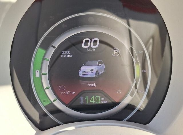 Красный Фиат 500, объемом двигателя 0 л и пробегом 112 тыс. км за 4200 $, фото 5 на Automoto.ua