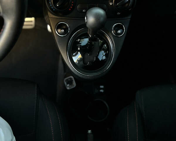 Красный Фиат 500, объемом двигателя 1.4 л и пробегом 101 тыс. км за 10000 $, фото 12 на Automoto.ua