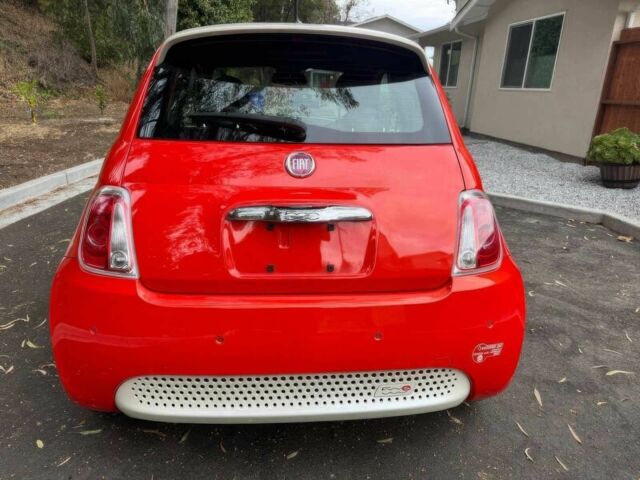 Червоний Фіат 500, об'ємом двигуна 0 л та пробігом 86 тис. км за 5200 $, фото 3 на Automoto.ua