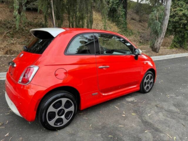 Червоний Фіат 500, об'ємом двигуна 0 л та пробігом 86 тис. км за 5200 $, фото 4 на Automoto.ua