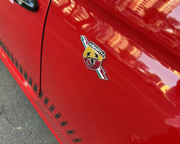 Красный Фиат 500, объемом двигателя 1.4 л и пробегом 101 тыс. км за 10000 $, фото 20 на Automoto.ua