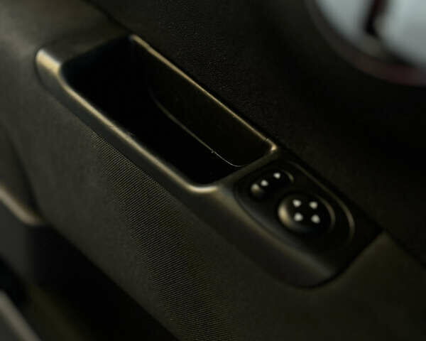 Красный Фиат 500, объемом двигателя 1.4 л и пробегом 101 тыс. км за 10000 $, фото 14 на Automoto.ua