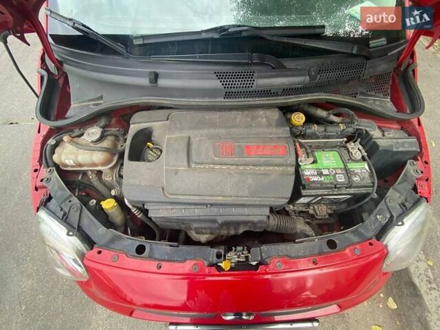 Красный Фиат 500, объемом двигателя 1.37 л и пробегом 112 тыс. км за 10500 $, фото 2 на Automoto.ua