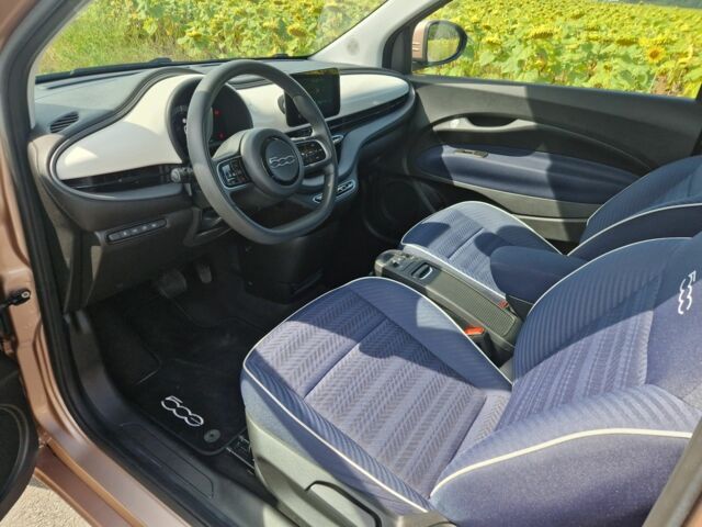 Красный Фиат 500, объемом двигателя 0 л и пробегом 58 тыс. км за 13998 $, фото 12 на Automoto.ua