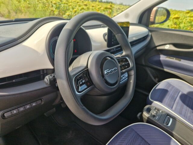 Красный Фиат 500, объемом двигателя 0 л и пробегом 58 тыс. км за 13998 $, фото 13 на Automoto.ua