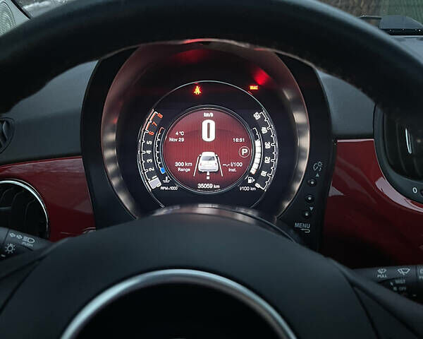 Красный Фиат 500, объемом двигателя 1.4 л и пробегом 35 тыс. км за 10000 $, фото 5 на Automoto.ua