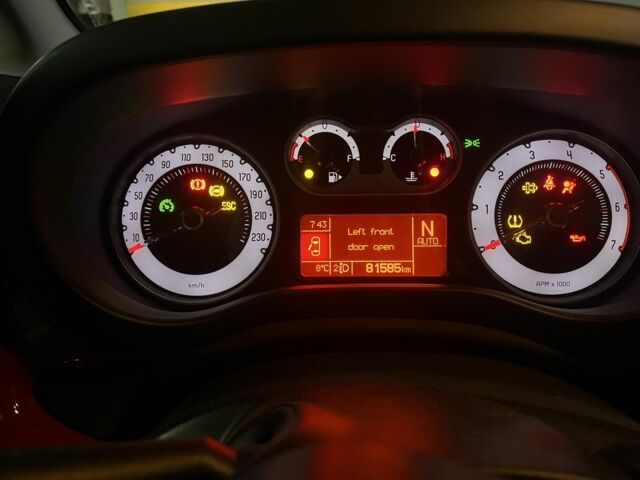 Червоний Фіат 500, об'ємом двигуна 1.2 л та пробігом 81 тис. км за 9500 $, фото 4 на Automoto.ua