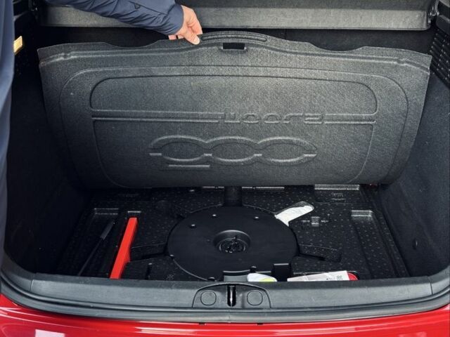 Красный Фиат 500, объемом двигателя 2.4 л и пробегом 67 тыс. км за 15500 $, фото 4 на Automoto.ua