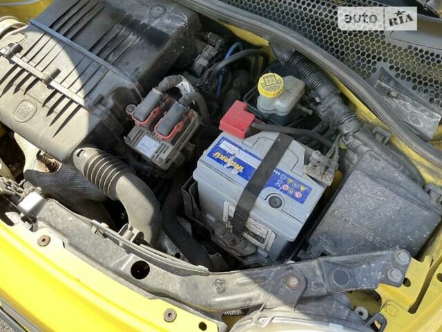 Желтый Фиат 500, объемом двигателя 1.24 л и пробегом 195 тыс. км за 5750 $, фото 17 на Automoto.ua