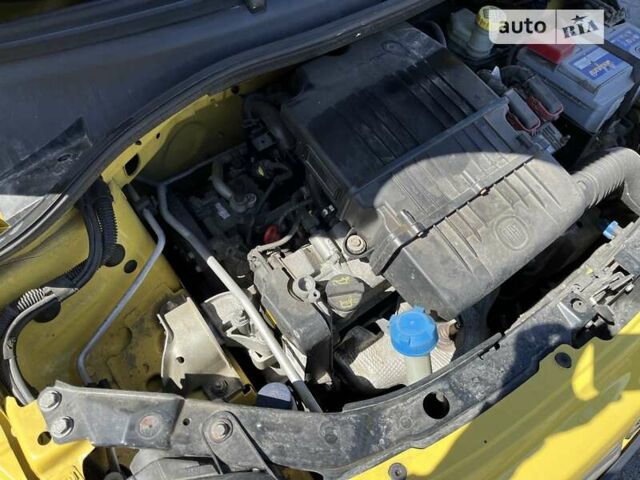 Желтый Фиат 500, объемом двигателя 1.24 л и пробегом 195 тыс. км за 5750 $, фото 16 на Automoto.ua