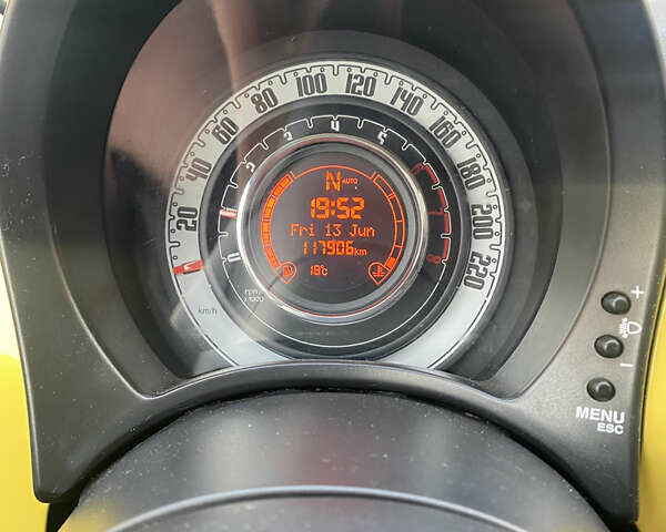 Желтый Фиат 500, объемом двигателя 1.24 л и пробегом 117 тыс. км за 6000 $, фото 11 на Automoto.ua