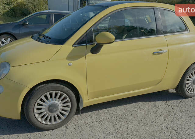 Желтый Фиат 500, объемом двигателя 1.24 л и пробегом 130 тыс. км за 6000 $, фото 2 на Automoto.ua