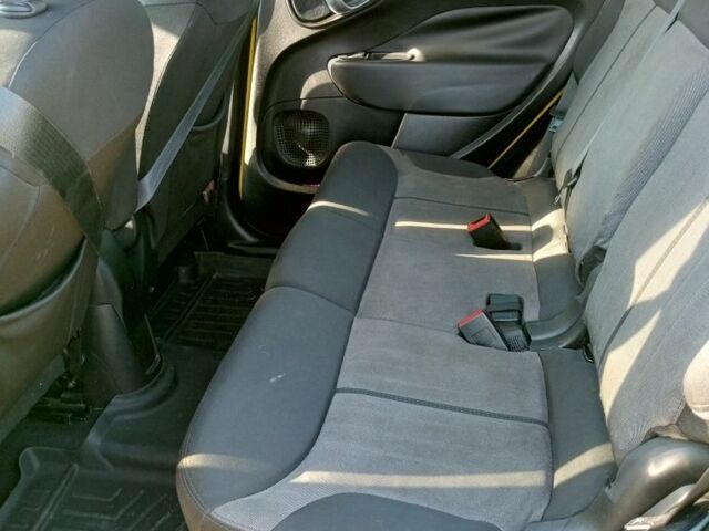 Желтый Фиат 500, объемом двигателя 1.4 л и пробегом 166 тыс. км за 9999 $, фото 7 на Automoto.ua