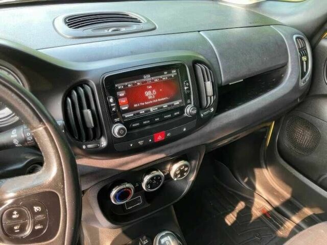 Желтый Фиат 500, объемом двигателя 1.4 л и пробегом 98 тыс. км за 3900 $, фото 10 на Automoto.ua