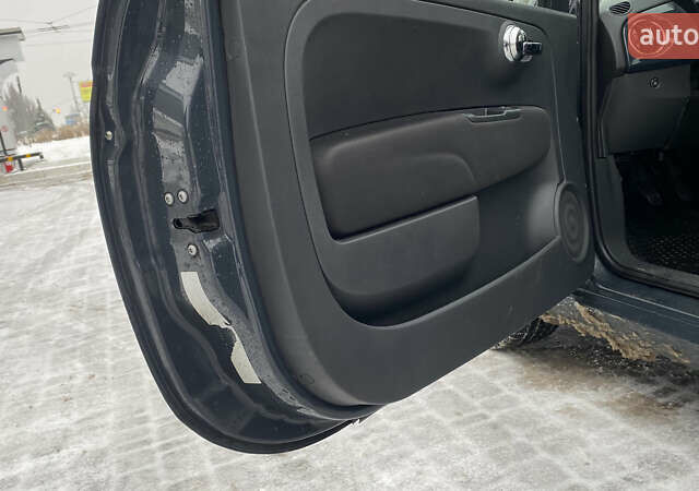 Серый Фиат 500, объемом двигателя 1.37 л и пробегом 131 тыс. км за 5800 $, фото 13 на Automoto.ua