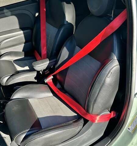 Зеленый Фиат 500, объемом двигателя 1.37 л и пробегом 115 тыс. км за 8700 $, фото 11 на Automoto.ua