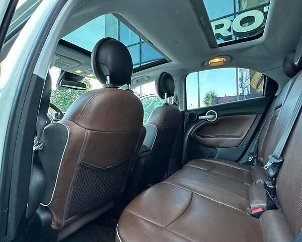 Белый Фиат 500X, объемом двигателя 2.36 л и пробегом 188 тыс. км за 10800 $, фото 6 на Automoto.ua