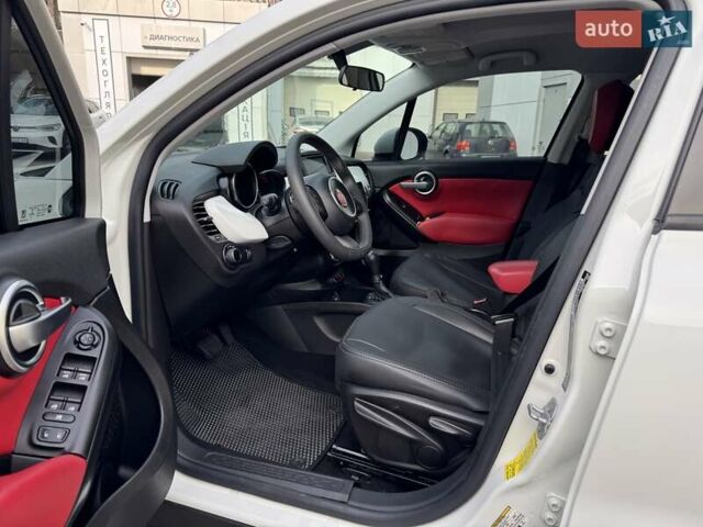 Белый Фиат 500 X, объемом двигателя 2.4 л и пробегом 122 тыс. км за 11700 $, фото 7 на Automoto.ua