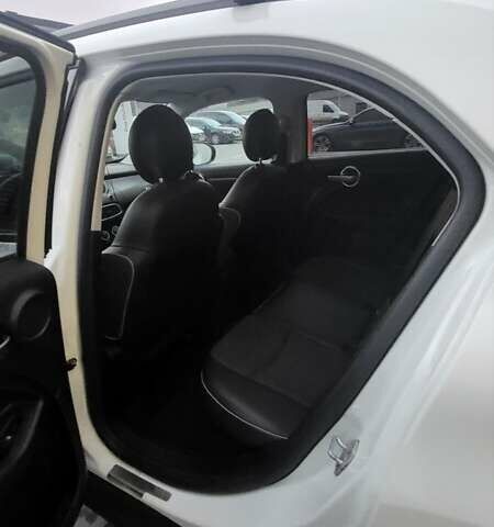 Белый Фиат 500X, объемом двигателя 1.4 л и пробегом 64 тыс. км за 17000 $, фото 15 на Automoto.ua