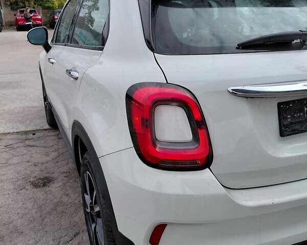 Белый Фиат 500 X, объемом двигателя 1.3 л и пробегом 113 тыс. км за 16800 $, фото 3 на Automoto.ua
