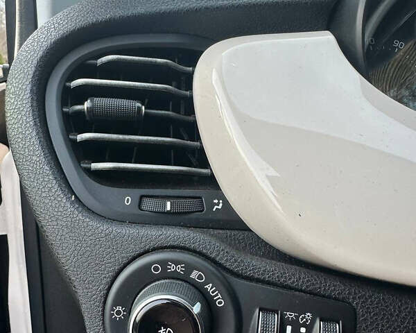 Бежевий Фіат 500X, об'ємом двигуна 2.4 л та пробігом 104 тис. км за 10500 $, фото 12 на Automoto.ua