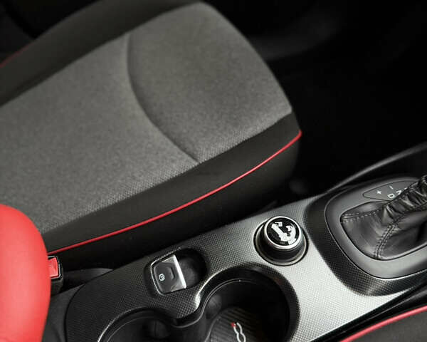 Черный Фиат 500X, объемом двигателя 2.4 л и пробегом 142 тыс. км за 11000 $, фото 10 на Automoto.ua