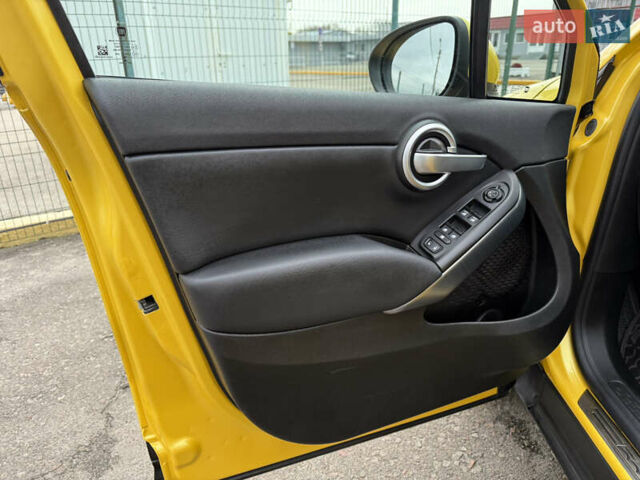 Желтый Фиат 500X, объемом двигателя 1.4 л и пробегом 95 тыс. км за 14190 $, фото 10 на Automoto.ua