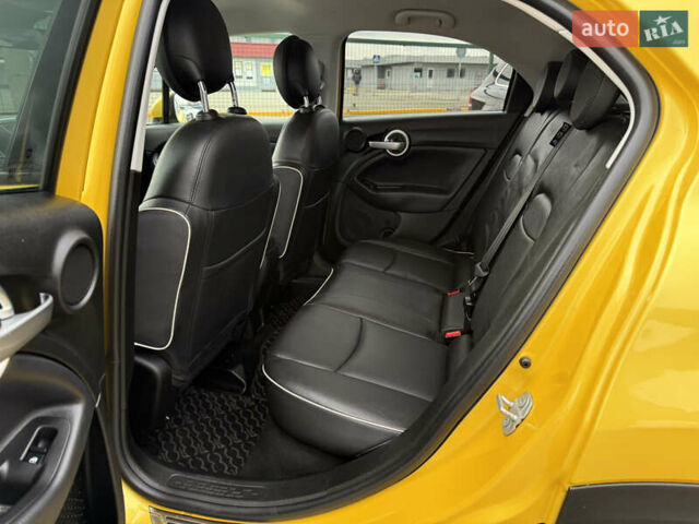 Желтый Фиат 500X, объемом двигателя 1.4 л и пробегом 95 тыс. км за 14190 $, фото 13 на Automoto.ua