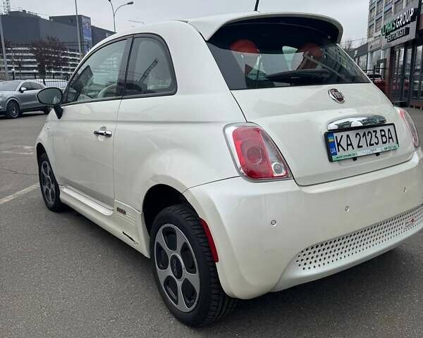 Белый Фиат 500e, объемом двигателя 0 л и пробегом 68 тыс. км за 6500 $, фото 5 на Automoto.ua
