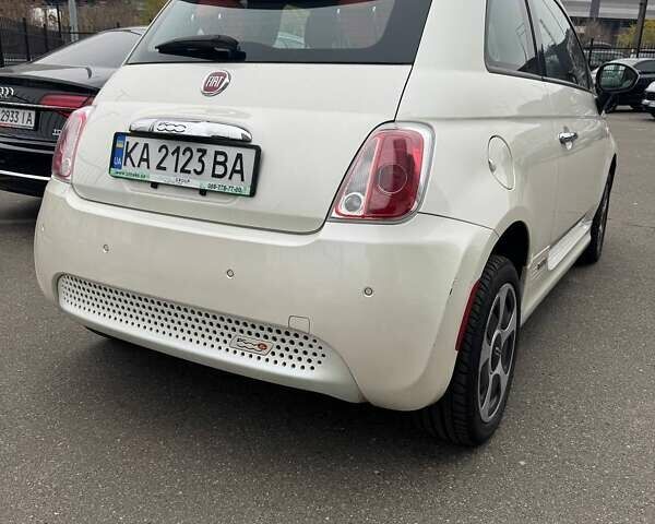 Белый Фиат 500e, объемом двигателя 0 л и пробегом 68 тыс. км за 6500 $, фото 3 на Automoto.ua