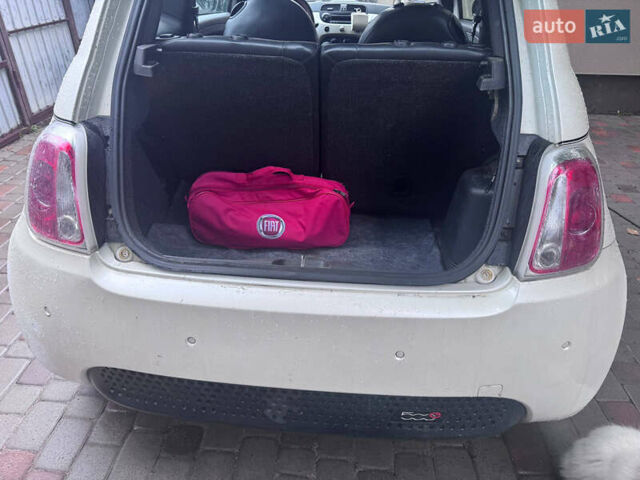 Белый Фиат 500e, объемом двигателя 0 л и пробегом 75 тыс. км за 6100 $, фото 1 на Automoto.ua