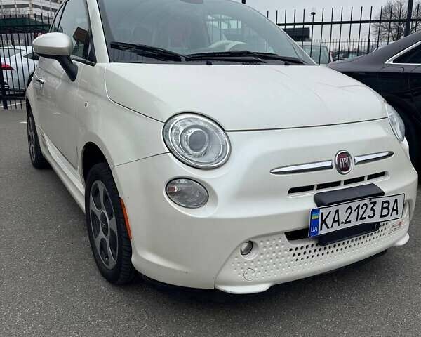 Белый Фиат 500e, объемом двигателя 0 л и пробегом 68 тыс. км за 6500 $, фото 1 на Automoto.ua