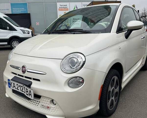 Белый Фиат 500e, объемом двигателя 0 л и пробегом 68 тыс. км за 6500 $, фото 7 на Automoto.ua