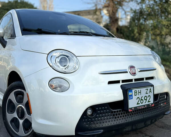 Белый Фиат 500e, объемом двигателя 0 л и пробегом 135 тыс. км за 6900 $, фото 17 на Automoto.ua