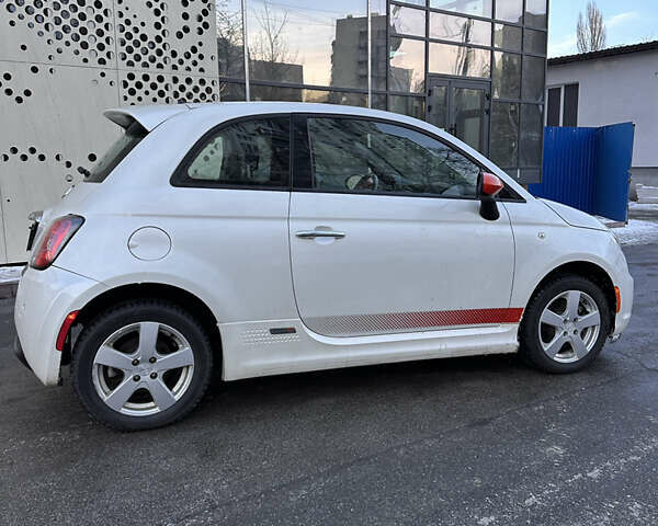 Белый Фиат 500e, объемом двигателя 0 л и пробегом 45 тыс. км за 7350 $, фото 6 на Automoto.ua